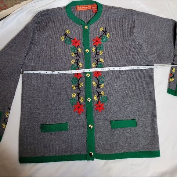 VINTAGE 80s gray embroidered poinsettia button up holiday cardigan sweater M - Picture 6 of 7